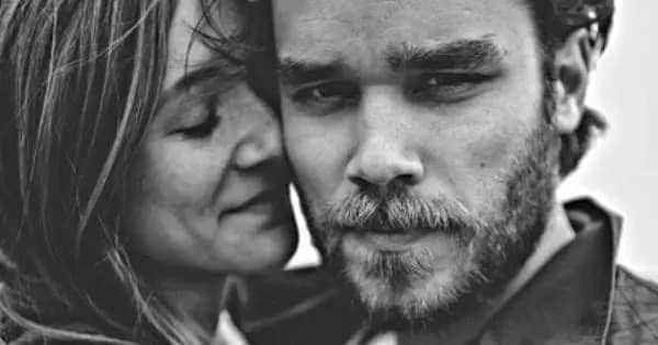 mulher apaixonada por homem com barba