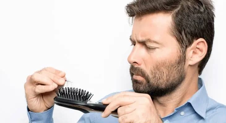 Quais os efeitos colaterais do Minoxidil? 5 cabelo afinando homem 2
