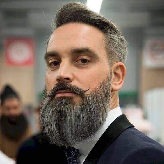 Barba Lenhador: O Guia Definitivo para Cultivar e Cuidar do Seu Estilo Rústico 12 barba lenhador com bigode longo