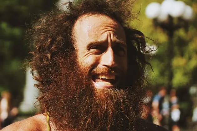 Barba Lenhador: O Guia Definitivo para Cultivar e Cuidar do Seu Estilo Rústico 13 barba lenhador desgranhada